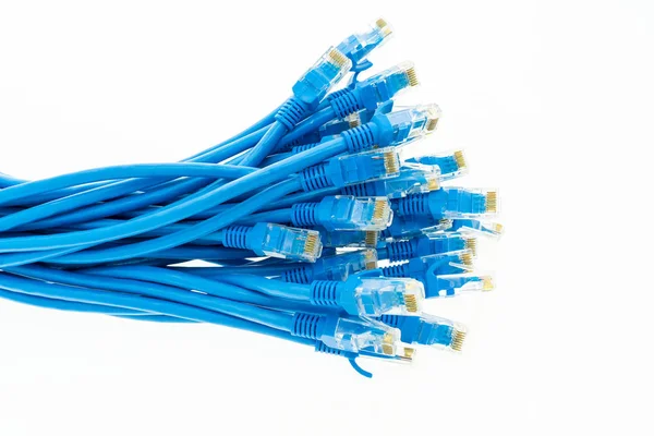 Blaue Netzwerkkabel Isoliert Auf Weißem Hintergrund — Stockfoto