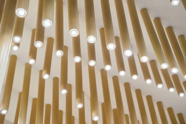 Ampoules Modernes Suspendues Dans Grand Magasin Avec Décorer Luxe Intérieur — Photo