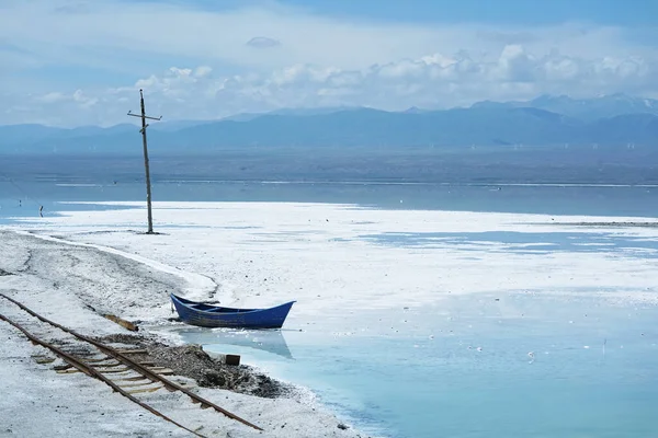 Çin Qinghai Eyaleti Nde Chaka Salt Lake Adlı Mavi Botlu — Stok fotoğraf