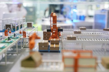 Otomatik robot kolu üzerindeki robot ve otomasyon sistemi denetim uygulamasının modeli                       