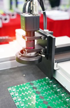 Zenginlik fabrikasındaki robotik görüş sensör kamera sistemi