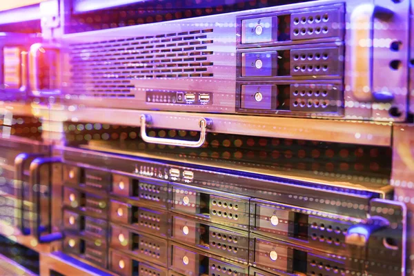 Pannello Server Moderni Nel Data Center Verticale — Foto Stock