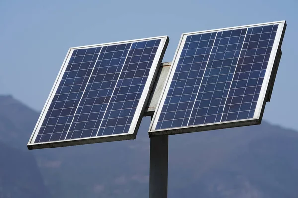 Poste Lâmpada Rua Com Energia Painel Solar — Fotografia de Stock