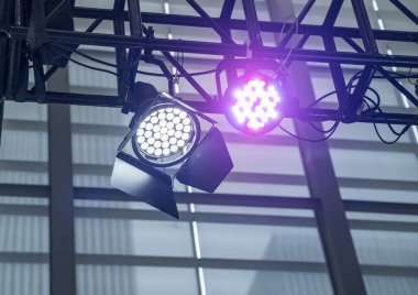 Lşık ışığı. Modern sahne aydınlatma ekipmanları