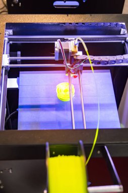 3D yazıcı veya katkı maddesi imalatı ve robot otomasyon teknolojisi.