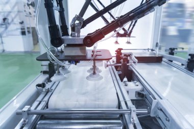 Otomatik robot vakum emiciler ve konveyör ile gıda endüstrisi için bir imalat fabrikasında şeker üreticisi