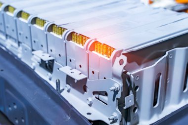 Elektrikli araba lityum pil ve güç bağlantıları