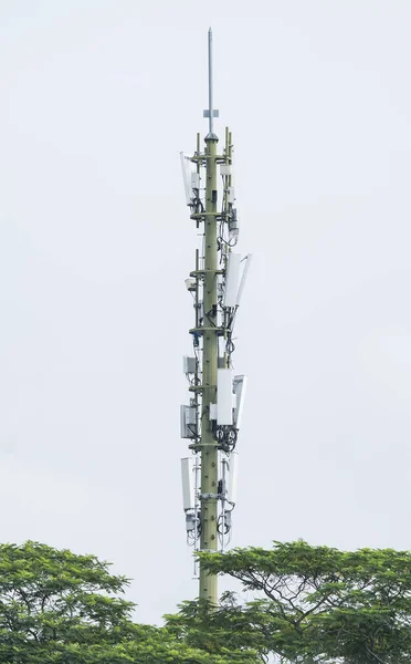 Komunikační Věž Pro Síť Telefonní Mobilní Telefon Oblohou Soumraku — Stock fotografie