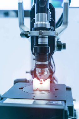 Zenginlik fabrikasındaki robotik görüş sensör kamera sistemi