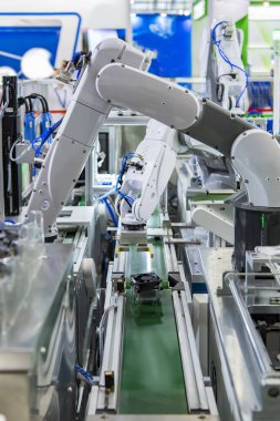 Robotik ve Otomatik sistem denetim uygulamalı bilgisayar vantilatörü otomatik robot kolda