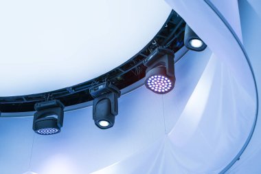 Alışveriş merkezinin çatısında LED ışığı