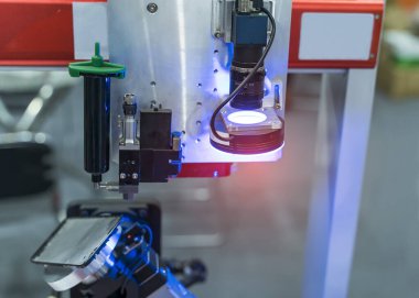 Zenginlik fabrikasındaki robotik görüş sensör kamera sistemi