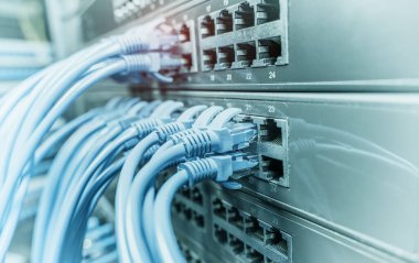 Ağ kablo paneli, veri merkezinde değiştir