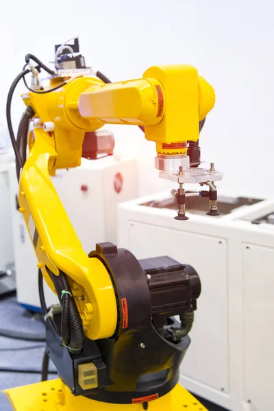 Automation system of robot arm in smart manufacturing factory