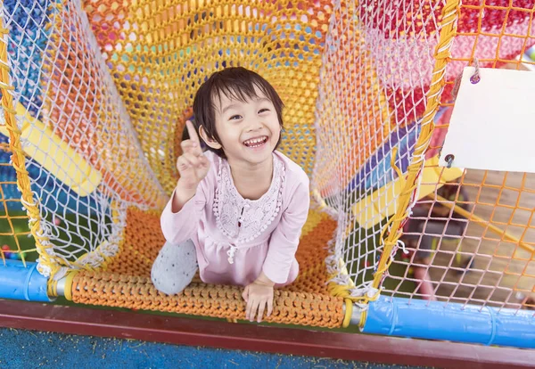Asiatisch Chinesisch Klein Mädchen Spielend Indoor Spielplatz Alone — Stockfoto