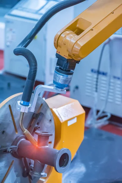 Mesin Pengelasan Robotik Dalam Pabrik Manufaktur Logam — Stok Foto