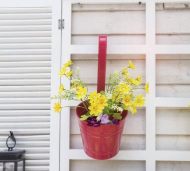 Çitli Asılı Çiçek Saksıları