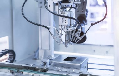 Otomatik üretim lehimleme ve montajın demir uçlarının lehimlenmesi 