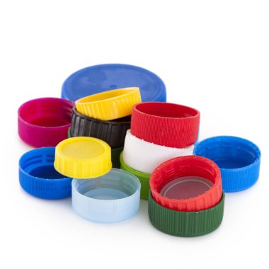 İzole plastik şişe kapakları