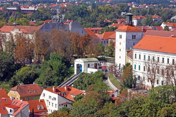 Zagreb kabelbaan en Lotrscak toren — Stockfoto