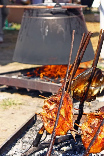 火で焙煎の鯉 — ストック写真