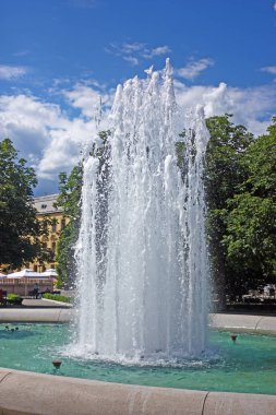 Güneşli bir günde su Çeşmesi