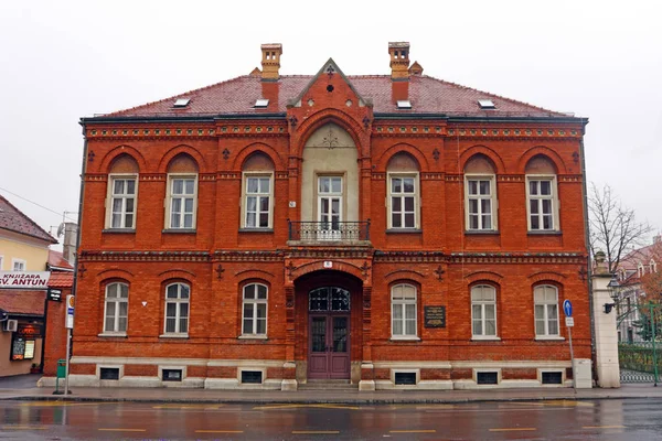 Oude bakstenen huis — Stockfoto