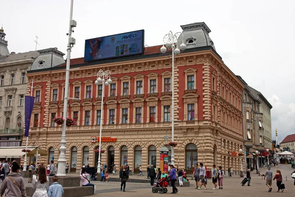 Старое здание на площади Бан Джелачич — стоковое фото