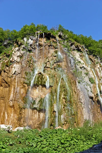 美丽的瀑布，普利特维切 — 图库照片