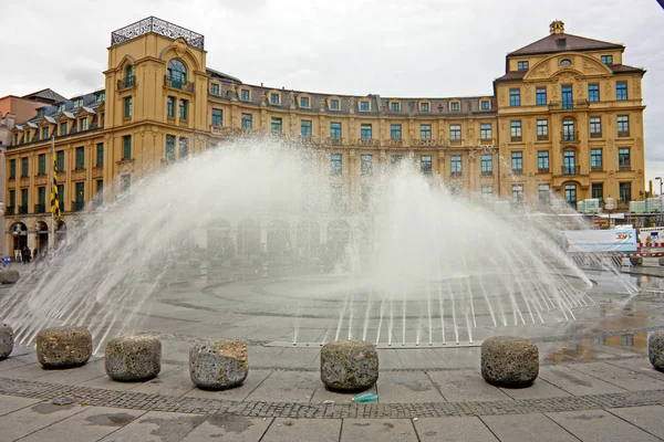 Stachus groot plein in het centrum van München — Stockfoto