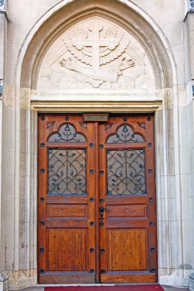 教会の木製のドア — ストック写真