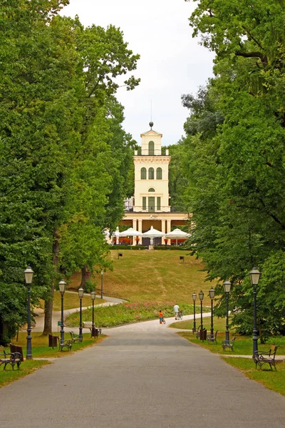 Zagreb Maksimir parkta bina bakış açısı — Stok fotoğraf