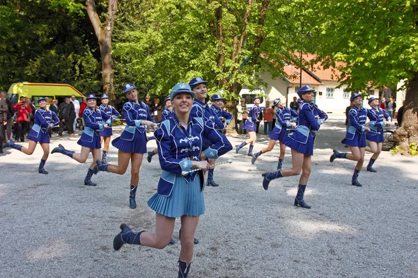 Zagreb majorettes durante la actuación — Foto de Stock