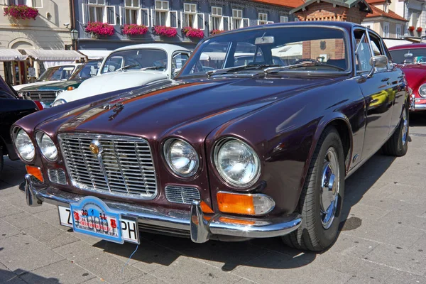 Jaguar Xj6 klasyczny samochód — Zdjęcie stockowe