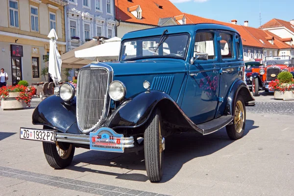 Ford Y, classic car — Stock Photo, Image