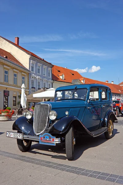 Ford Y, klasyczny samochód — Zdjęcie stockowe