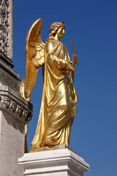 Standbeeld van Engel — Stockfoto