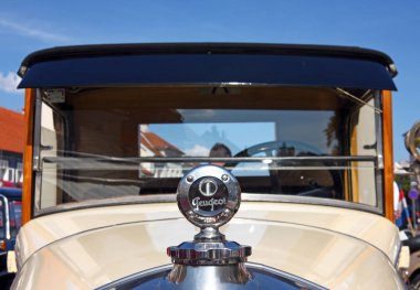 Peugeot 201 pick-up Peugeot logosu