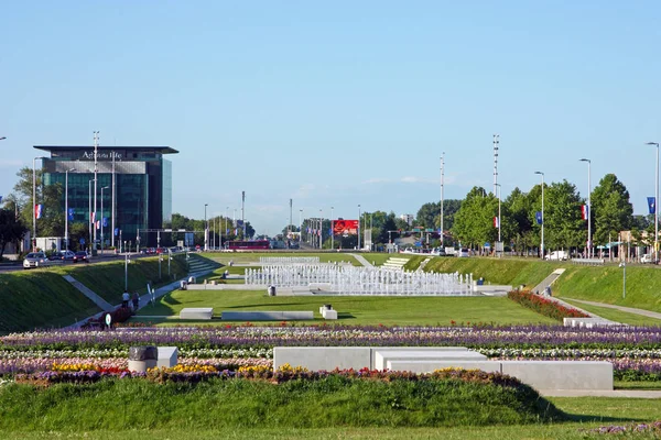 City park med fontäner — Stockfoto