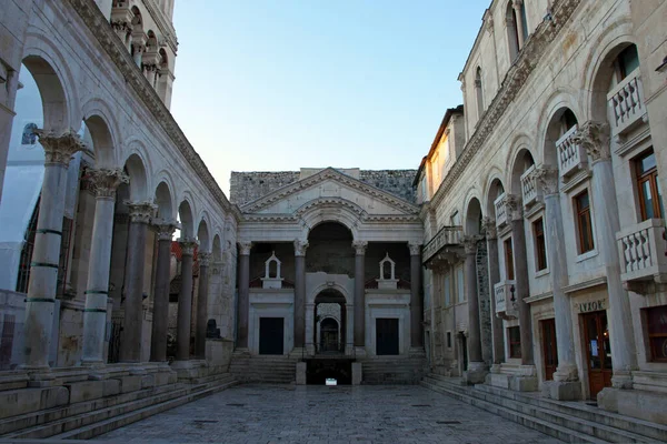 Peristil Hırvatistan Tarihi Merkezi Split Teki Diocletian Sarayı Yerleştirilen Aziz — Stok fotoğraf