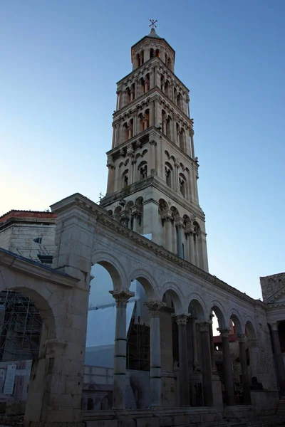 Vista Del Campanario Catedral San Domnio Situado Palacio Diocleciano Centro —  Fotos de Stock