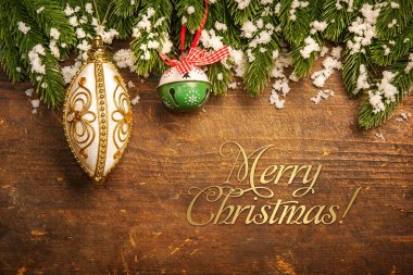 Ahşap arka planda noel süslemesi