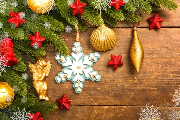 Рождественские украшения на деревянном фоне Лицензионные Стоковые Изображения