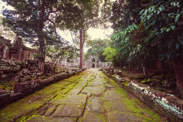 Ancient Khmer civilization ruins — Stock Photo, Image