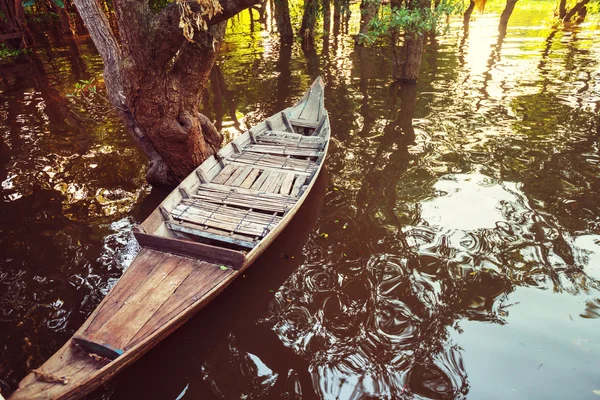 Barco de pesca em Kep — Fotografia de Stock