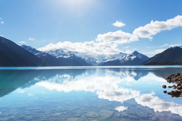 Бірюзовий Гарібальді озеро — стокове фото