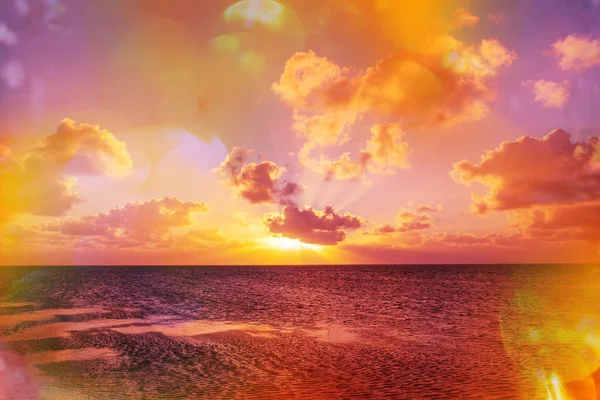 Мальовничий морський захід сонця — стокове фото