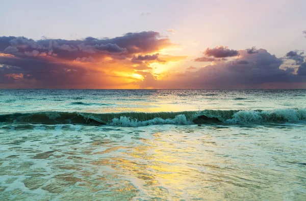 Сценический морской закат — стоковое фото
