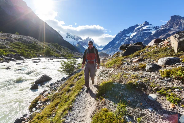 Caminata en las montañas patagónicas — Foto de Stock