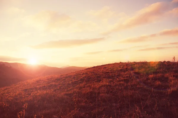 Lever de soleil dans les montagnes de Crimée — Photo